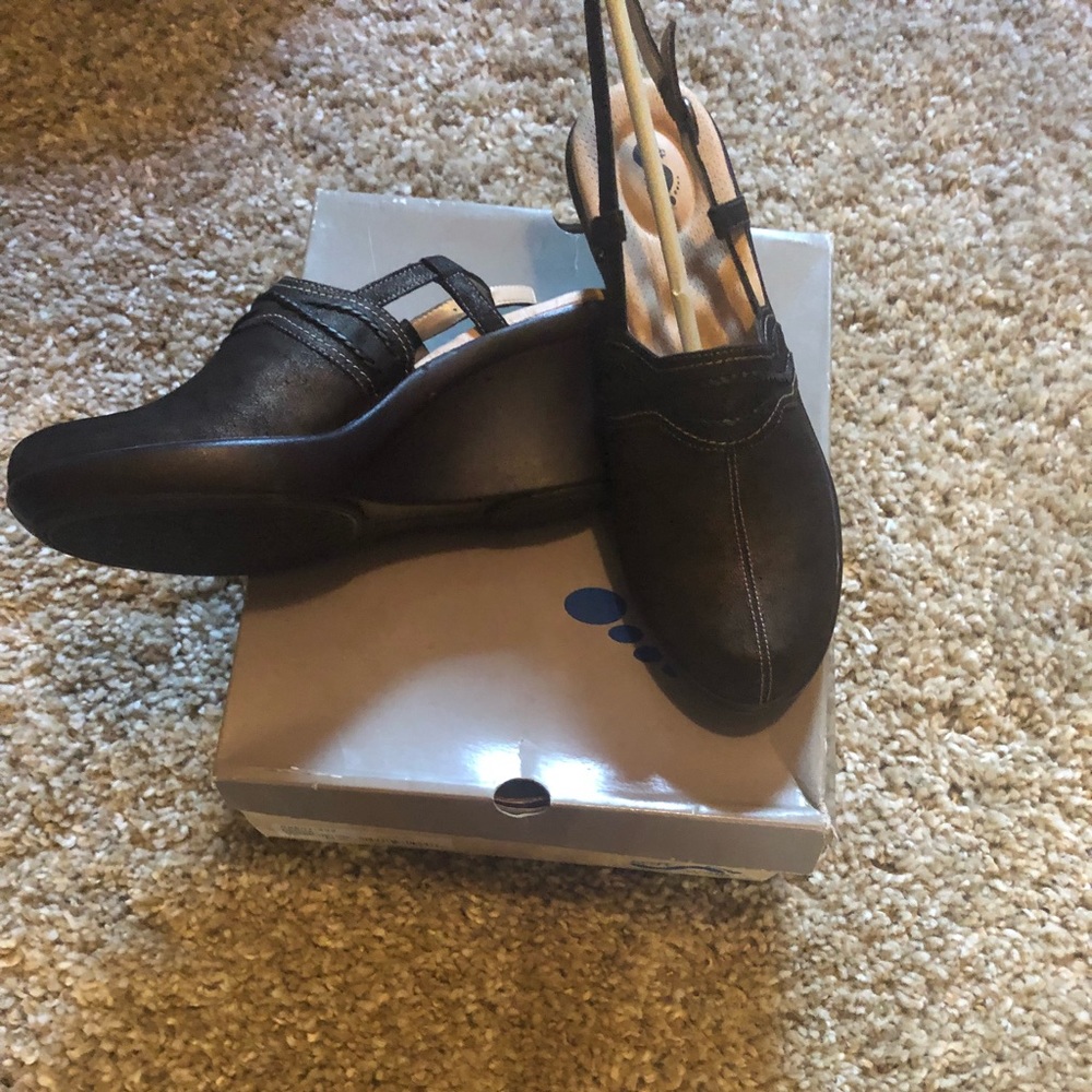 Soft walk shoes